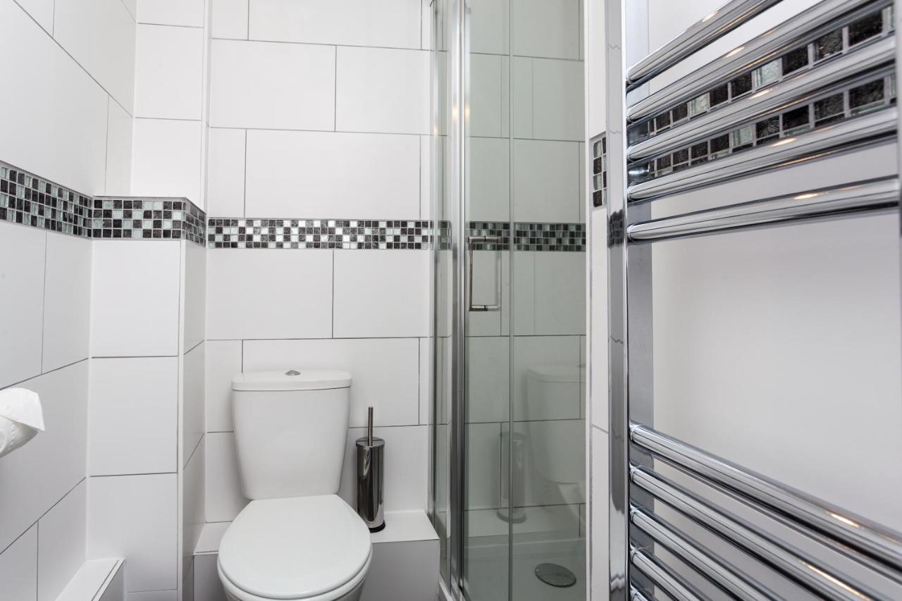 Gatwick Place - 4 Bed 2 Bath Self Contained House With Private Garden Horley Exterior foto
