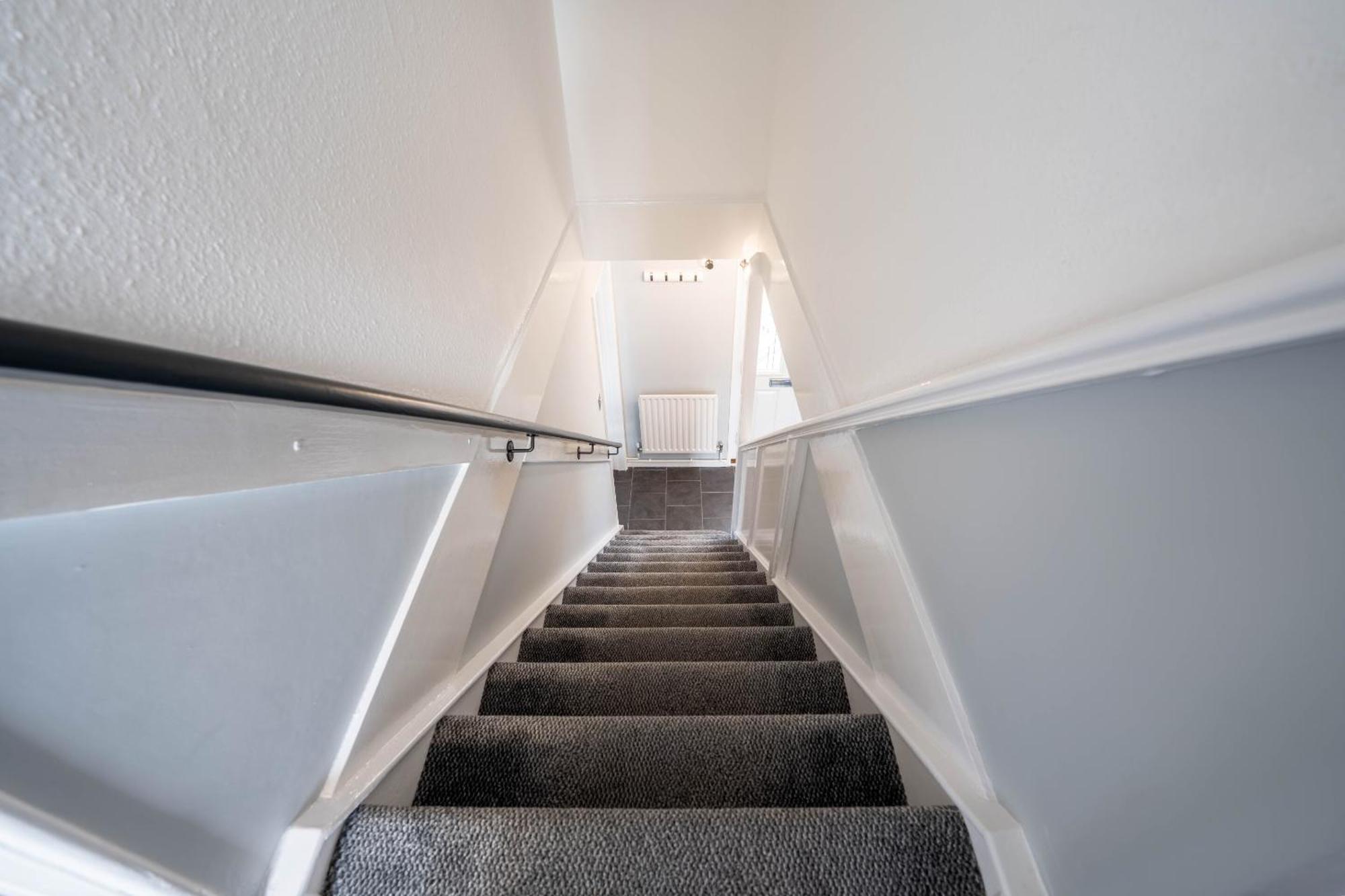Gatwick Place - 4 Bed 2 Bath Self Contained House With Private Garden Horley Exterior foto